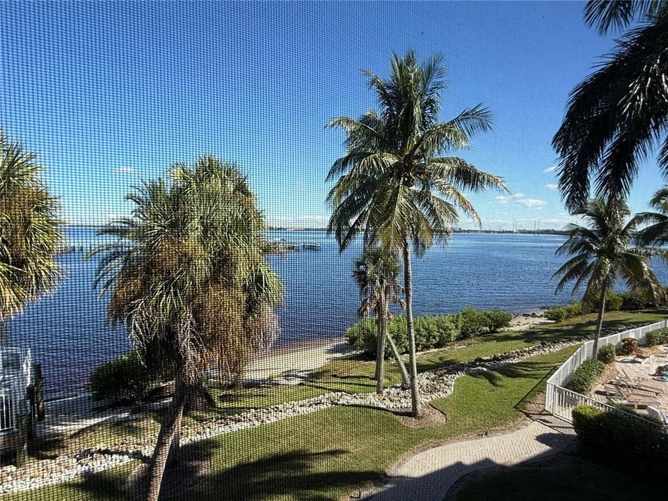 For Rent: $2,100 (3 beds, 2 baths, 1759 Square Feet)