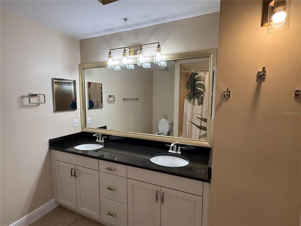 For Rent: $2,100 (3 beds, 2 baths, 1759 Square Feet)