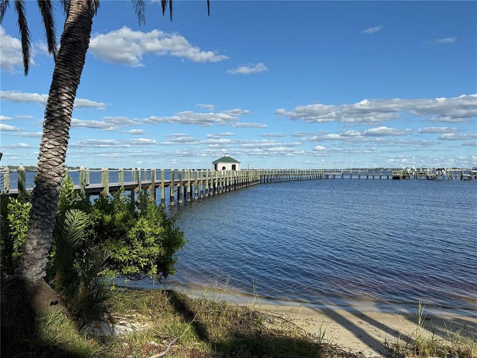 For Rent: $2,100 (3 beds, 2 baths, 1759 Square Feet)