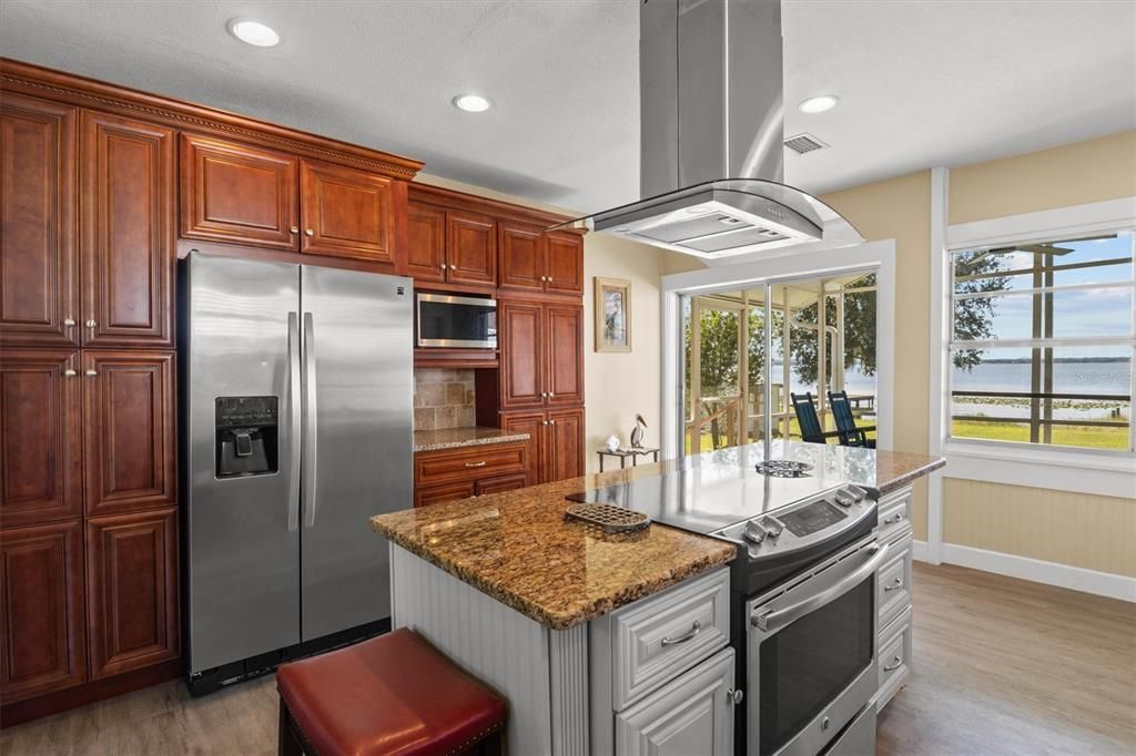 Active With Contract: $415,000 (2 beds, 2 baths, 1786 Square Feet)