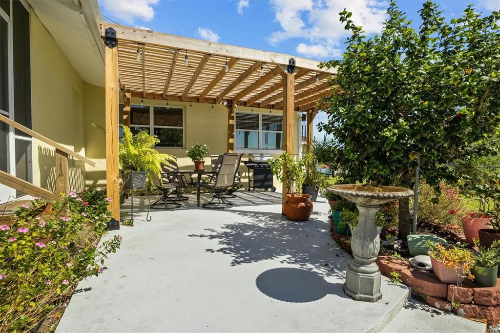 Active With Contract: $415,000 (2 beds, 2 baths, 1786 Square Feet)