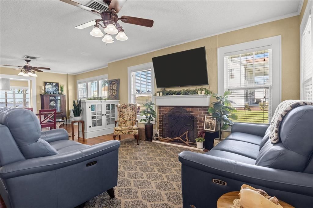 Active With Contract: $415,000 (2 beds, 2 baths, 1786 Square Feet)