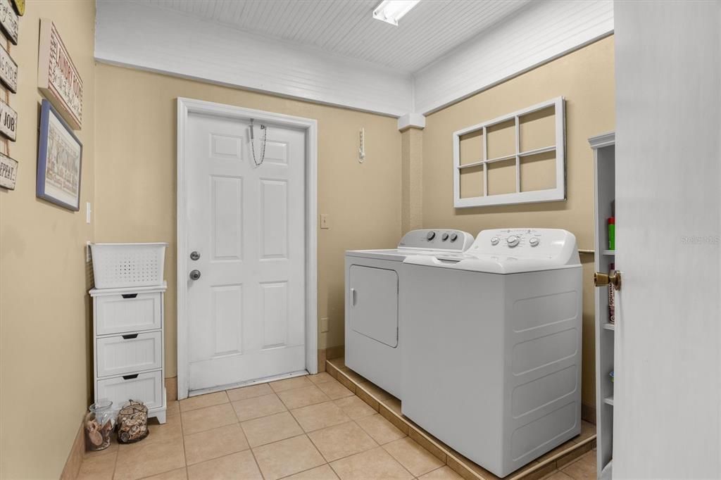 Active With Contract: $415,000 (2 beds, 2 baths, 1786 Square Feet)