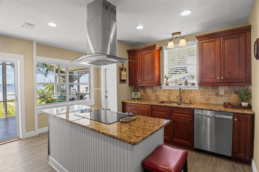 Active With Contract: $415,000 (2 beds, 2 baths, 1786 Square Feet)