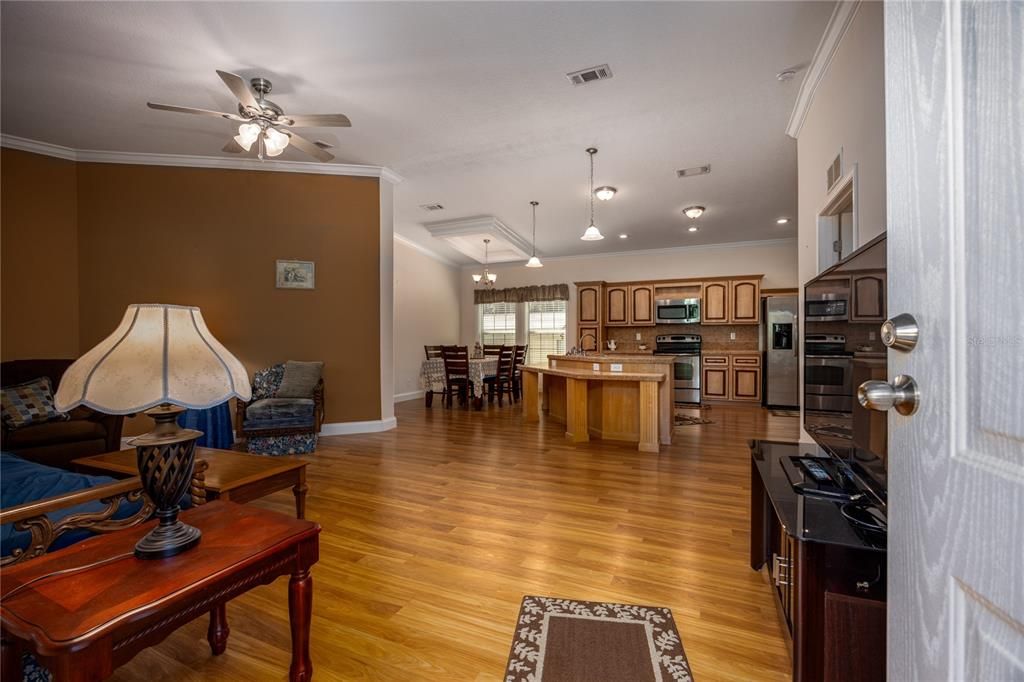 For Sale: $450,000 (3 beds, 2 baths, 1595 Square Feet)