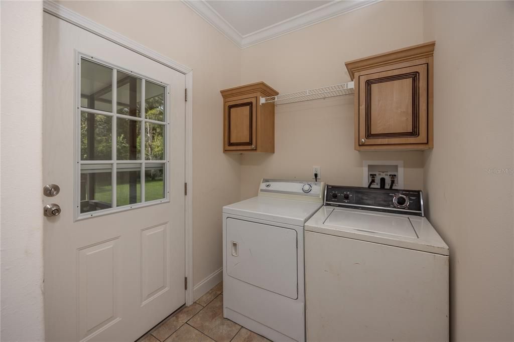 For Sale: $450,000 (3 beds, 2 baths, 1595 Square Feet)