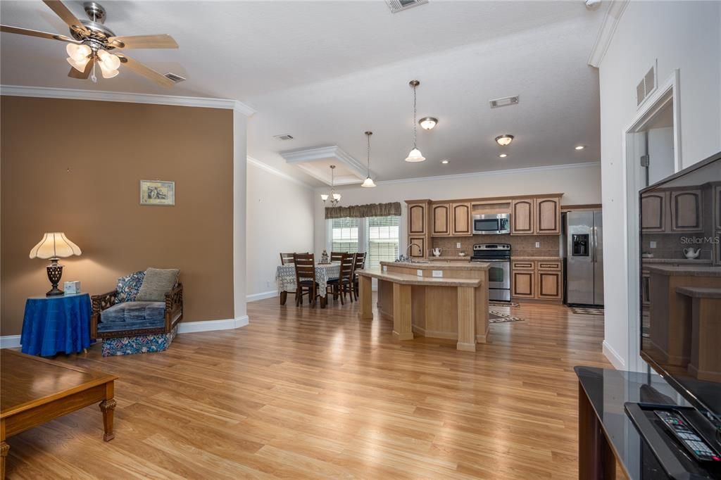 For Sale: $450,000 (3 beds, 2 baths, 1595 Square Feet)