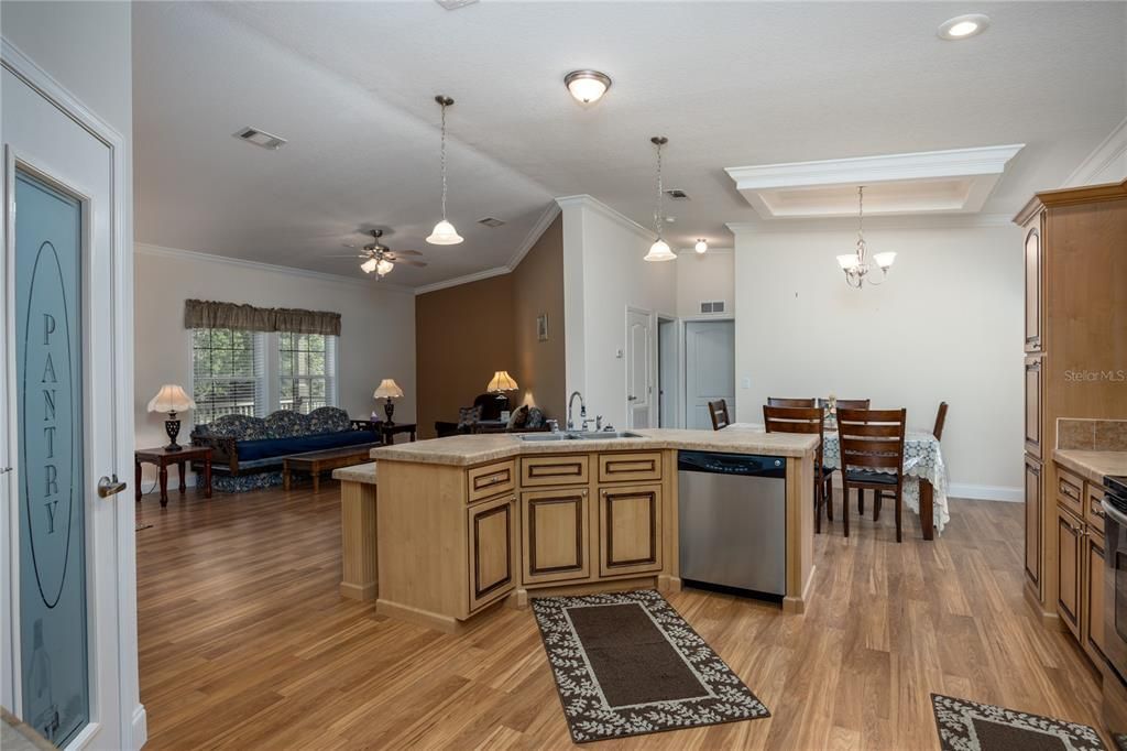 For Sale: $450,000 (3 beds, 2 baths, 1595 Square Feet)