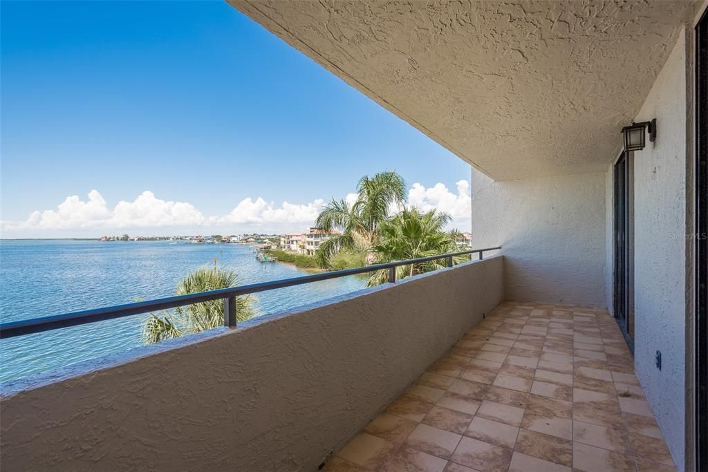 For Sale: $385,000 (2 beds, 2 baths, 1236 Square Feet)