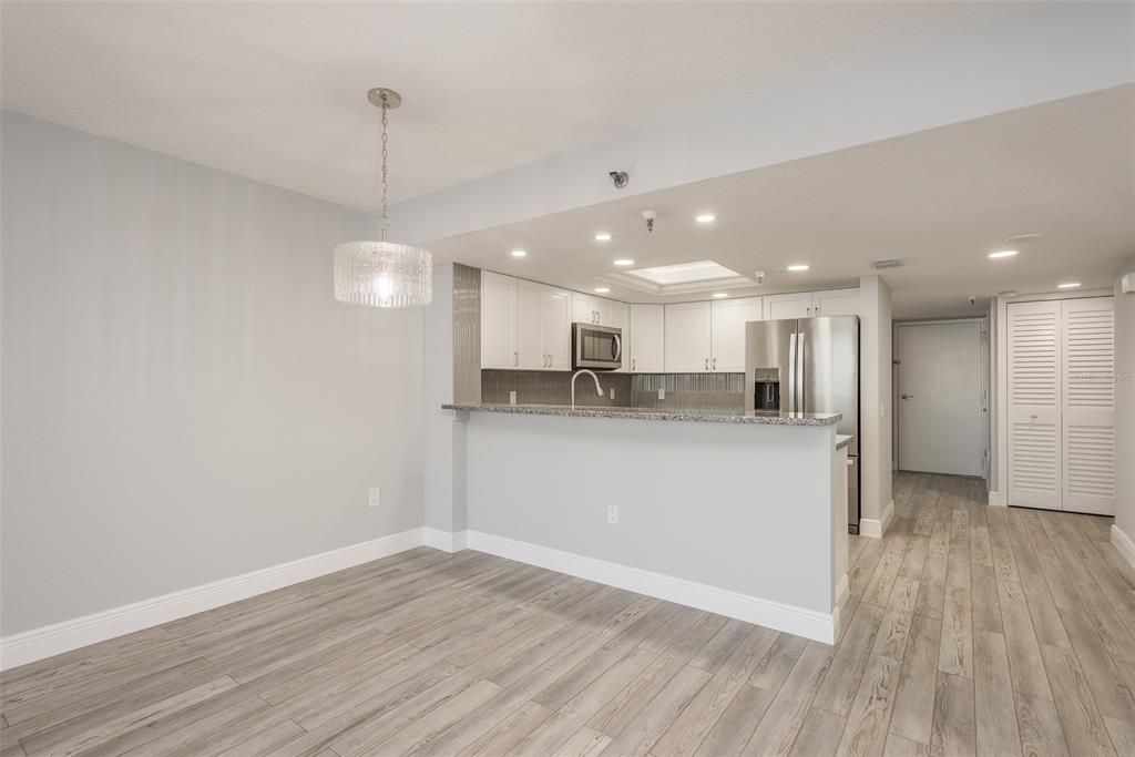 For Sale: $385,000 (2 beds, 2 baths, 1236 Square Feet)