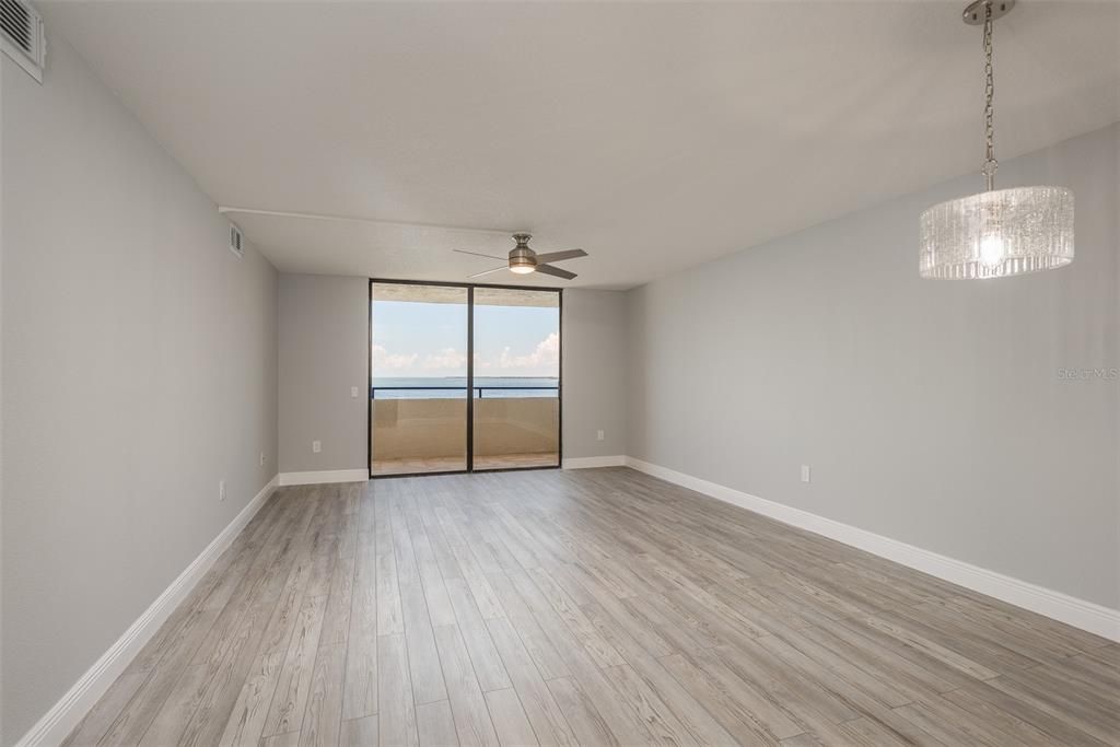 For Sale: $385,000 (2 beds, 2 baths, 1236 Square Feet)