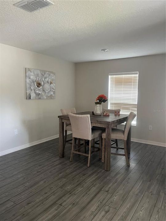 出租: $2,300 (3 贝兹, 2 浴室, 1858 平方英尺)