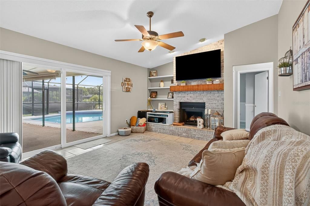 En Venta: $459,000 (4 camas, 2 baños, 2072 Pies cuadrados)