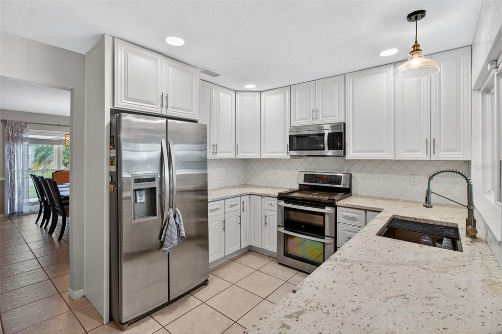 En Venta: $459,000 (4 camas, 2 baños, 2072 Pies cuadrados)