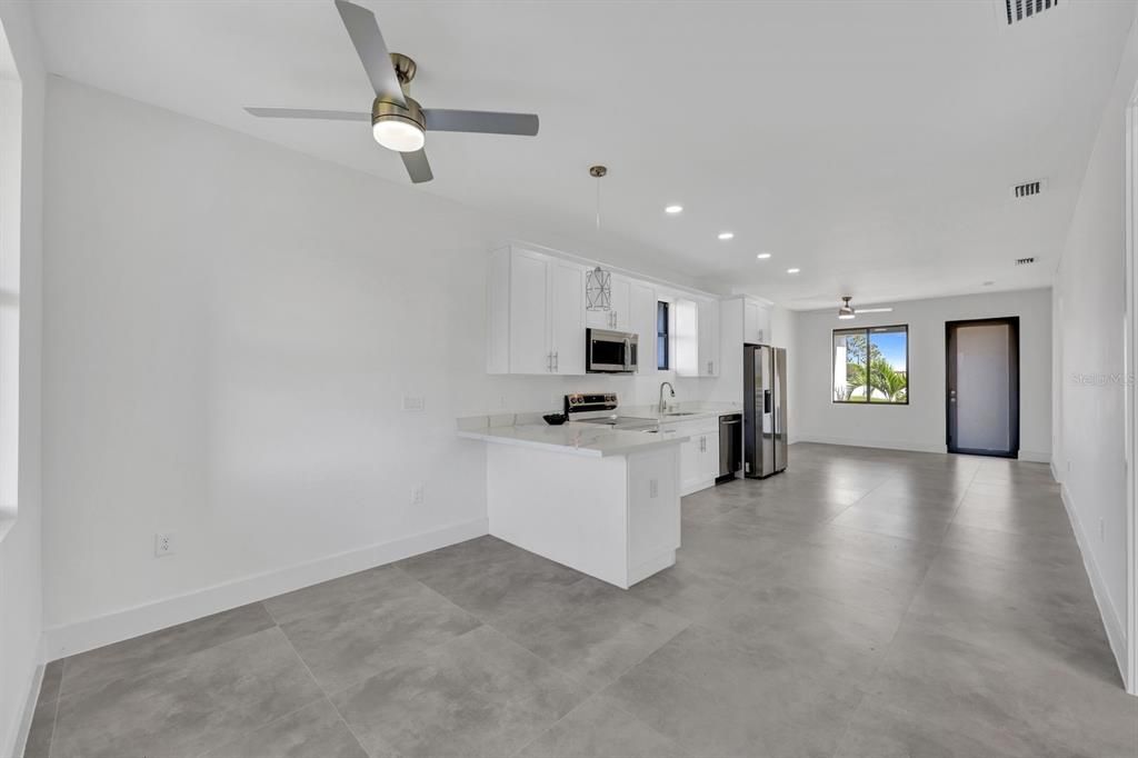 На продажу: $275,000 (3 спален, 2 ванн, 1130 Квадратных фут)