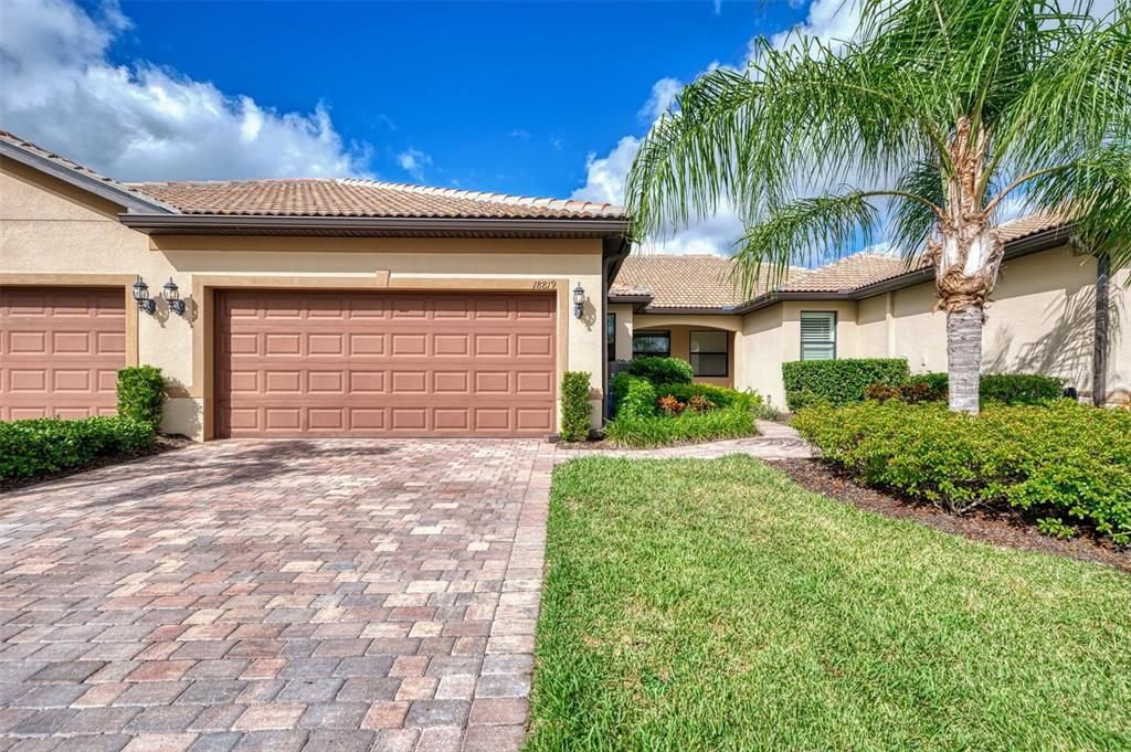 Recently Sold: $370,000 (2 beds, 2 baths, 1443 Square Feet)