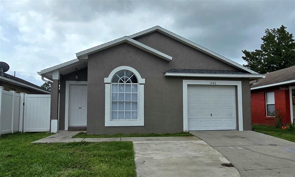 Recently Rented: $2,300 (3 beds, 2 baths, 1371 Square Feet)