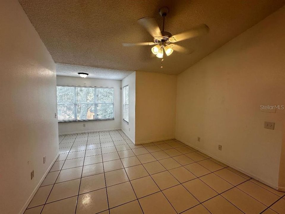 Под контрактом: $1,400 (2 спален, 1 ванн, 934 Квадратных фут)