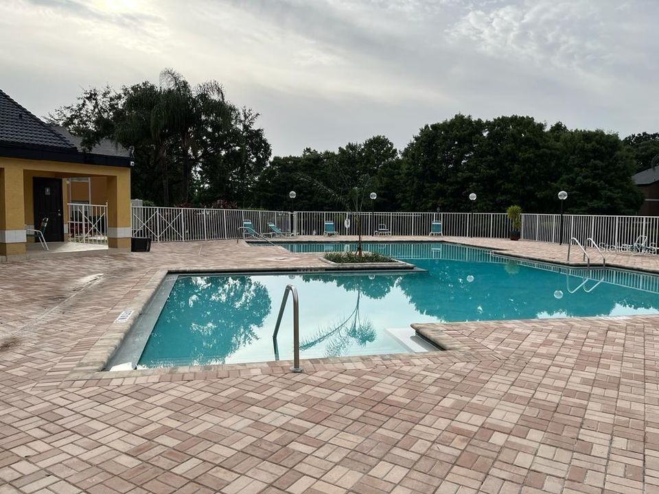 Под контрактом: $1,400 (2 спален, 1 ванн, 934 Квадратных фут)