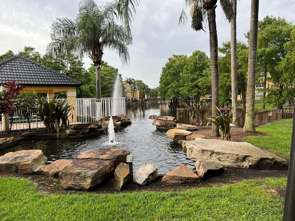 Под контрактом: $1,400 (2 спален, 1 ванн, 934 Квадратных фут)