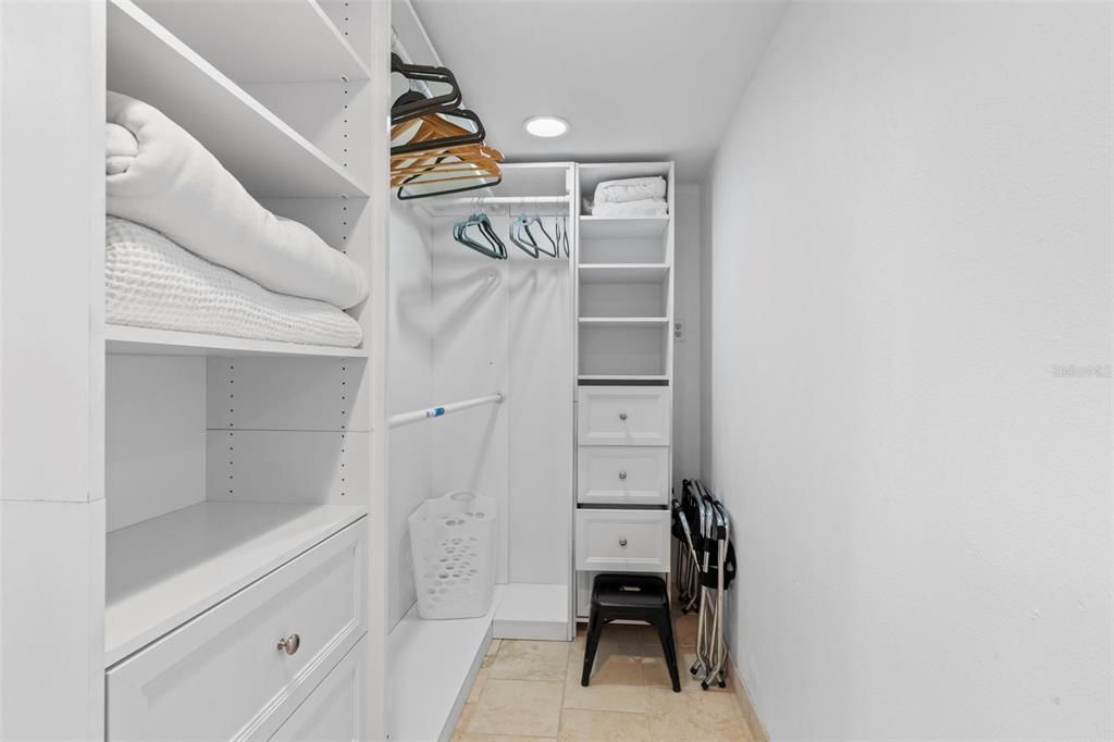 合同活跃: $739,900 (2 贝兹, 2 浴室, 1140 平方英尺)