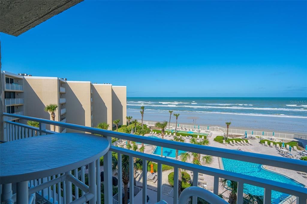 合同活跃: $739,900 (2 贝兹, 2 浴室, 1140 平方英尺)