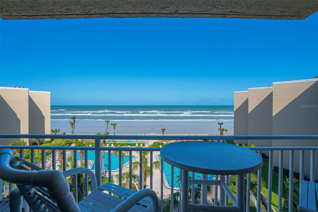 合同活跃: $739,900 (2 贝兹, 2 浴室, 1140 平方英尺)