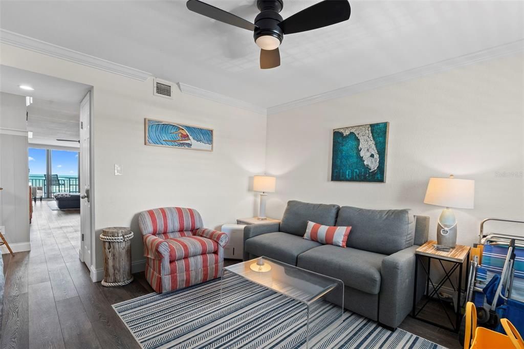 合同活跃: $739,900 (2 贝兹, 2 浴室, 1140 平方英尺)