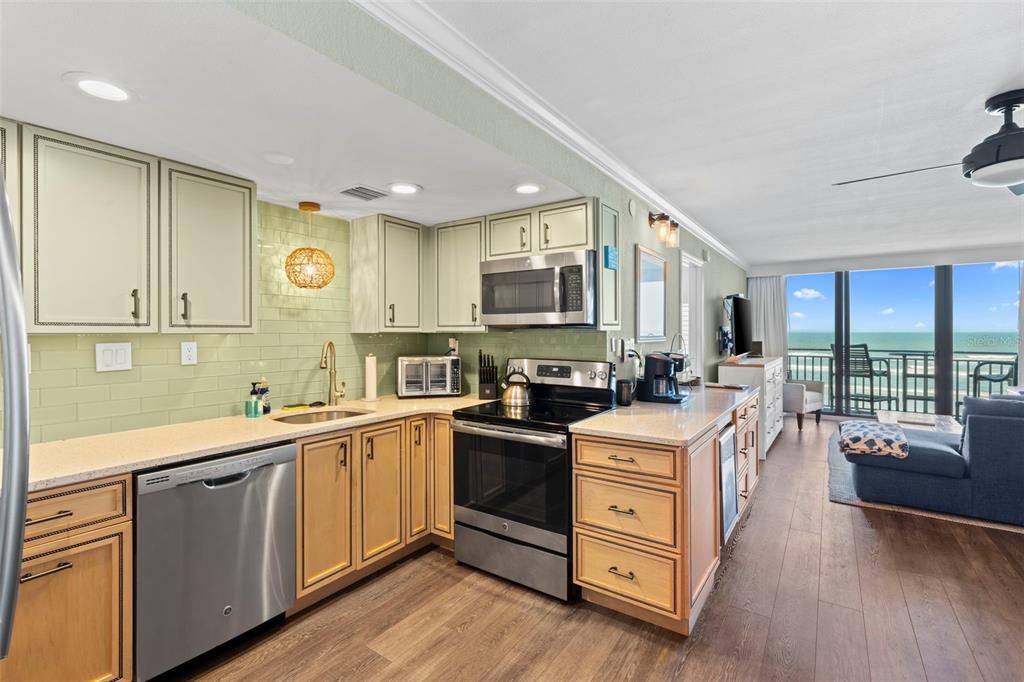 合同活跃: $739,900 (2 贝兹, 2 浴室, 1140 平方英尺)