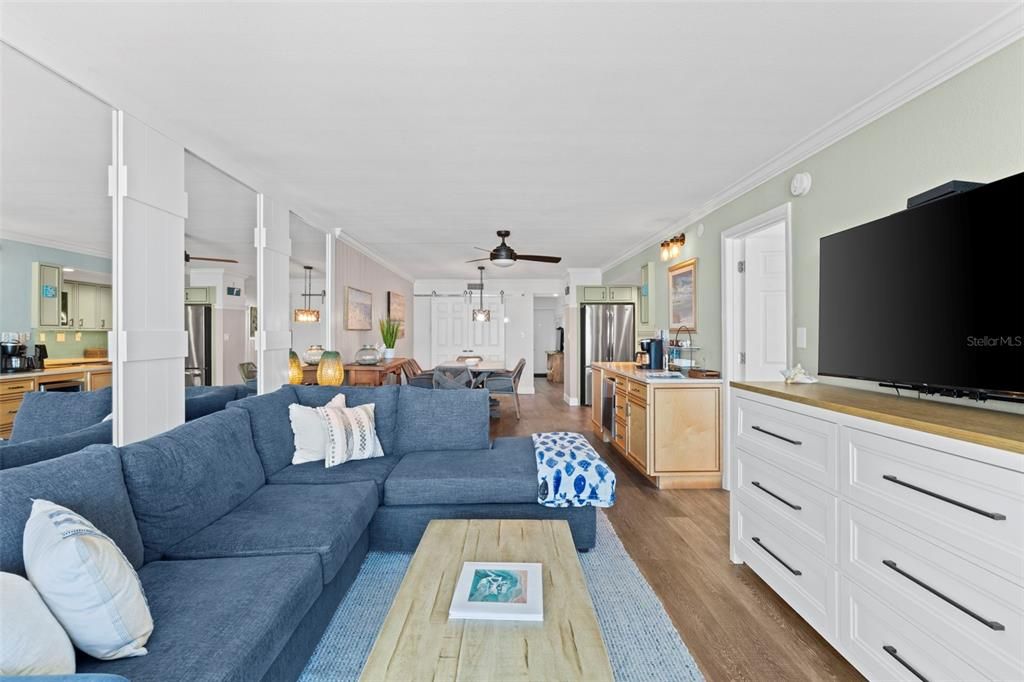 合同活跃: $739,900 (2 贝兹, 2 浴室, 1140 平方英尺)