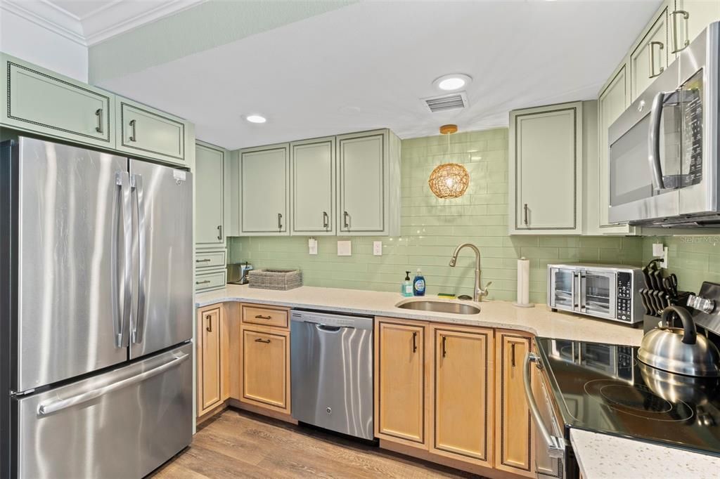 合同活跃: $739,900 (2 贝兹, 2 浴室, 1140 平方英尺)