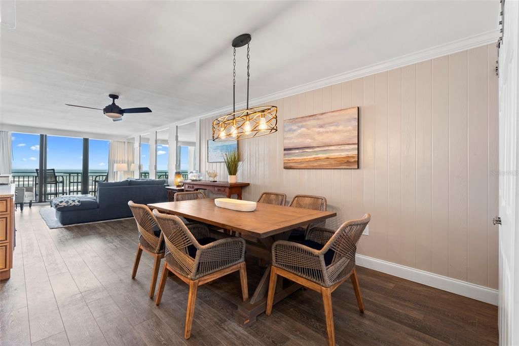 合同活跃: $739,900 (2 贝兹, 2 浴室, 1140 平方英尺)