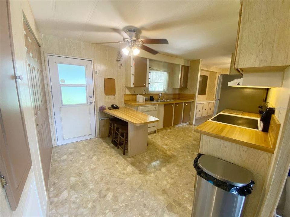 Activo con contrato: $145,000 (2 camas, 2 baños, 1372 Pies cuadrados)