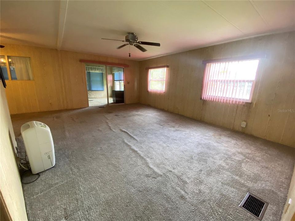 Activo con contrato: $145,000 (2 camas, 2 baños, 1372 Pies cuadrados)