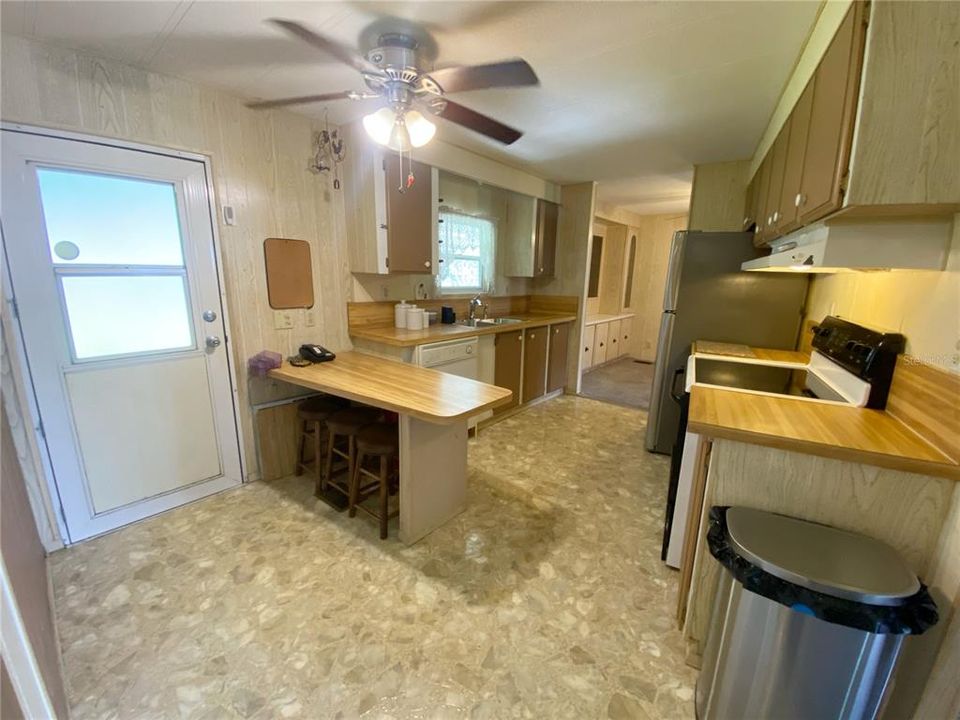 Activo con contrato: $145,000 (2 camas, 2 baños, 1372 Pies cuadrados)