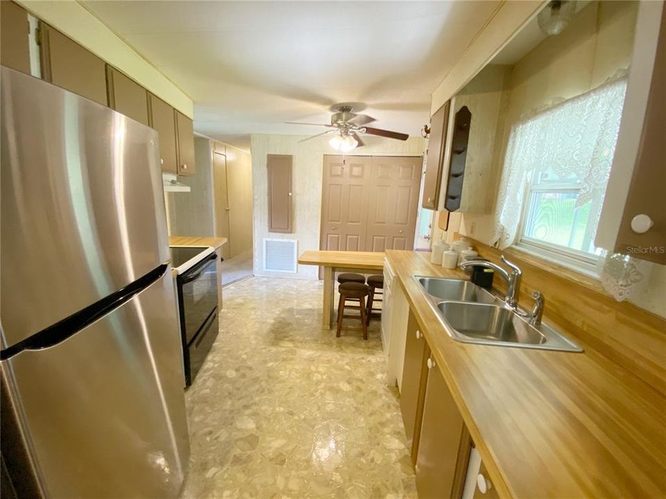 Activo con contrato: $145,000 (2 camas, 2 baños, 1372 Pies cuadrados)