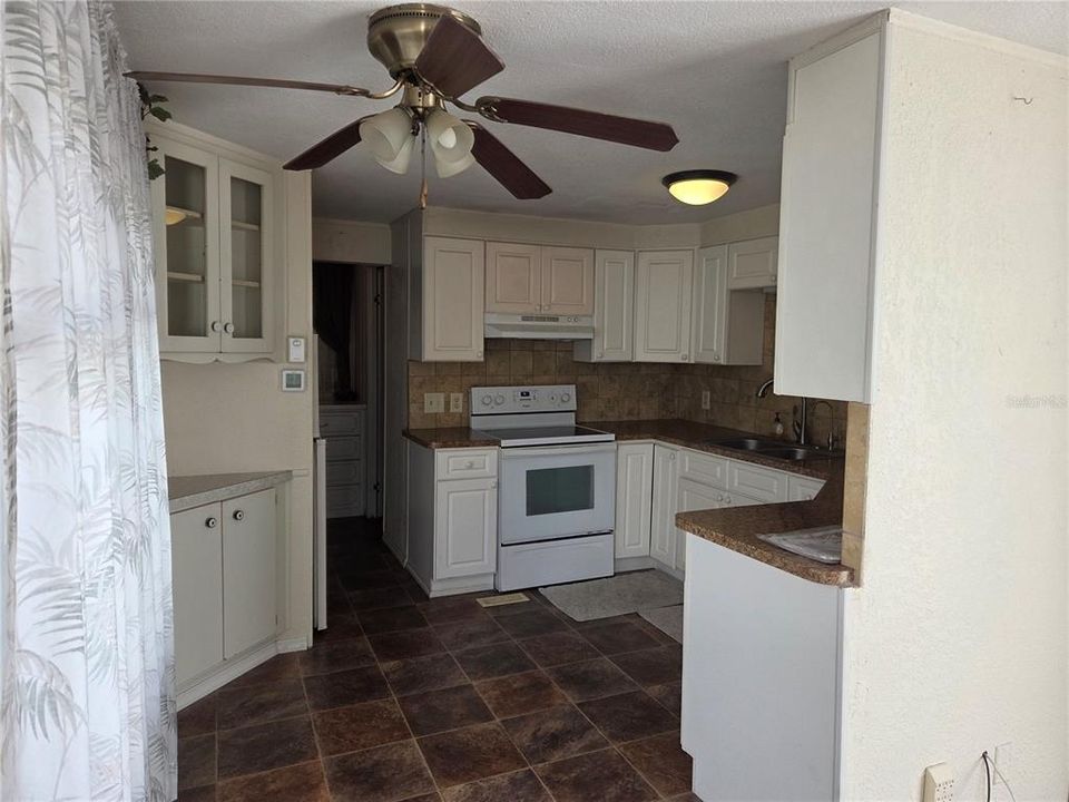 Под контрактом: $90,900 (1 спален, 1 ванн, 552 Квадратных фут)