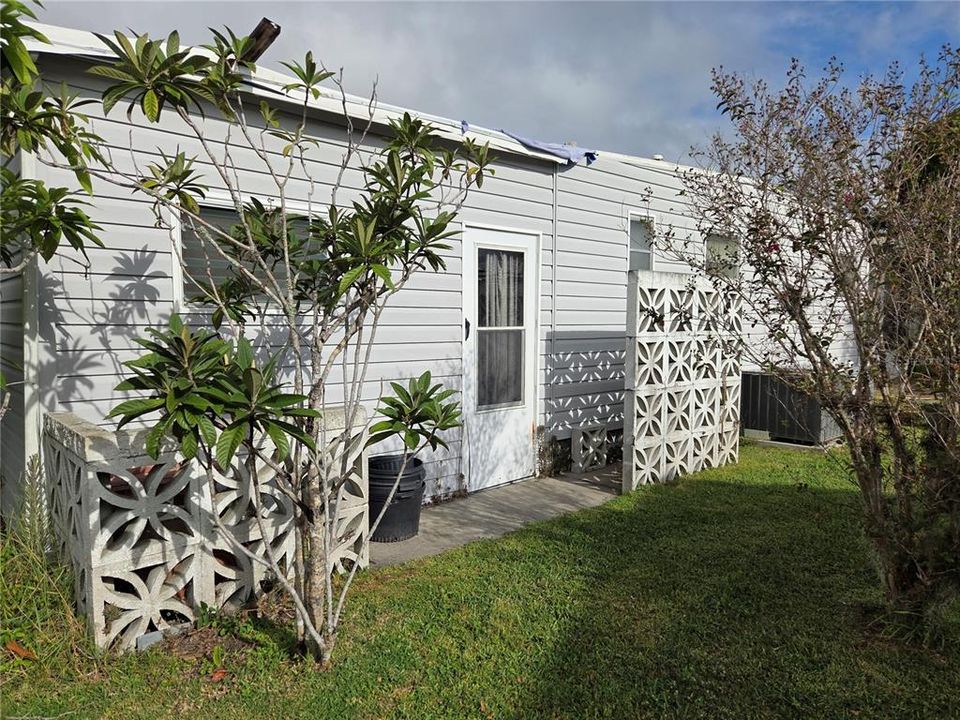 Под контрактом: $90,900 (1 спален, 1 ванн, 552 Квадратных фут)