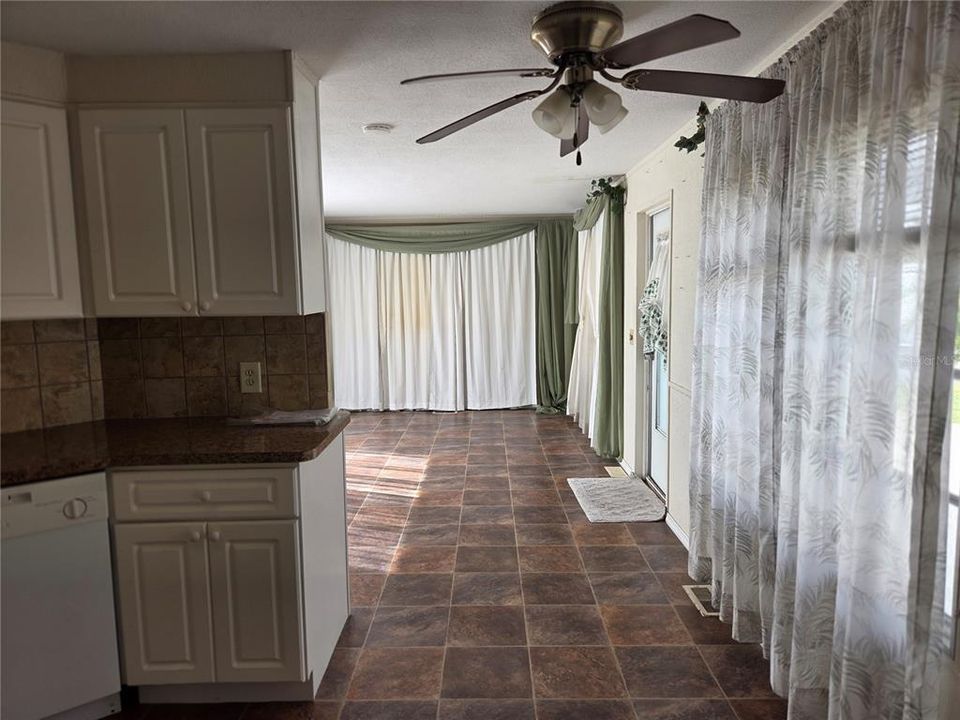 Под контрактом: $90,900 (1 спален, 1 ванн, 552 Квадратных фут)