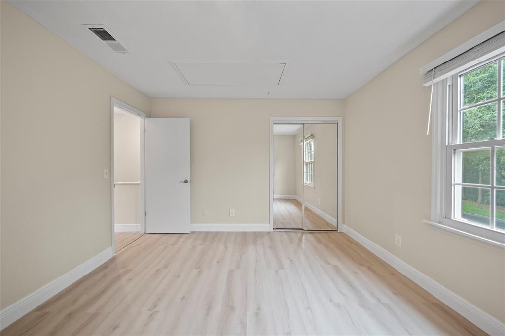 For Rent: $1,900 (2 beds, 1 baths, 928 Square Feet)