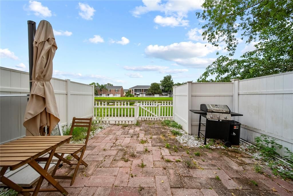 For Rent: $1,900 (2 beds, 1 baths, 928 Square Feet)