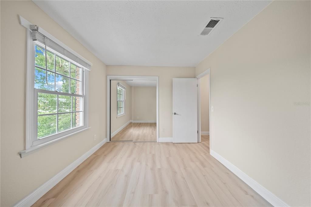 For Rent: $1,900 (2 beds, 1 baths, 928 Square Feet)