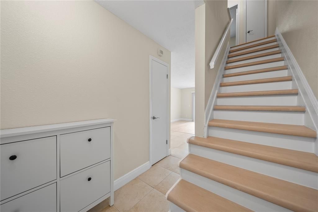 For Rent: $1,900 (2 beds, 1 baths, 928 Square Feet)