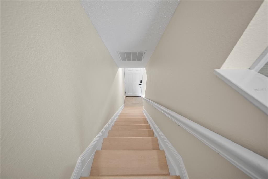 For Rent: $1,900 (2 beds, 1 baths, 928 Square Feet)