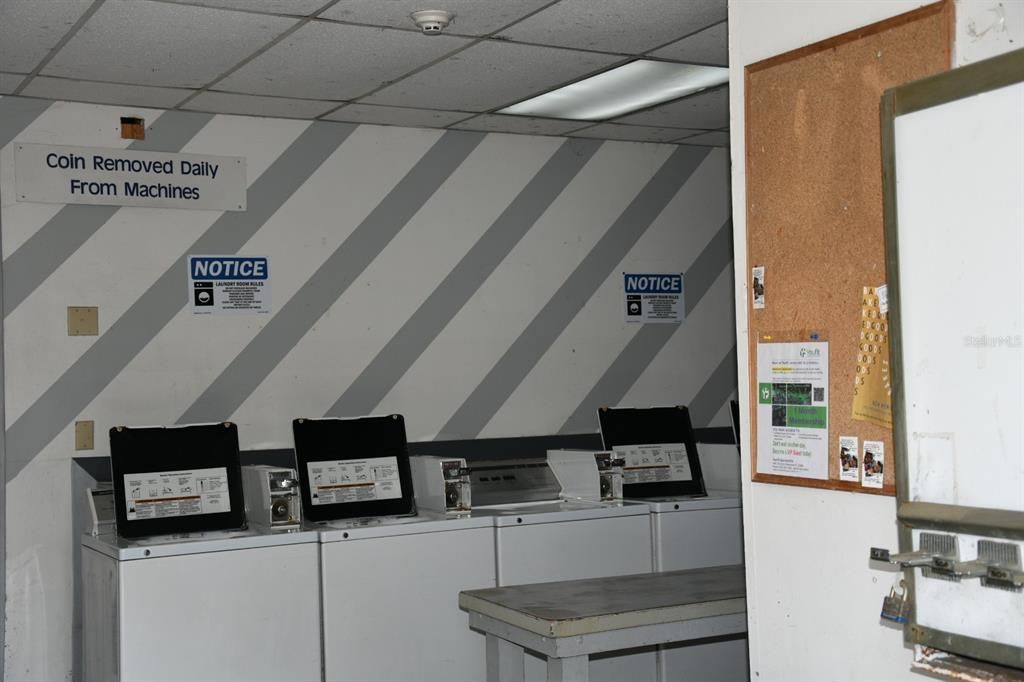 待售: $89,900 (2 贝兹, 1 浴室, 876 平方英尺)