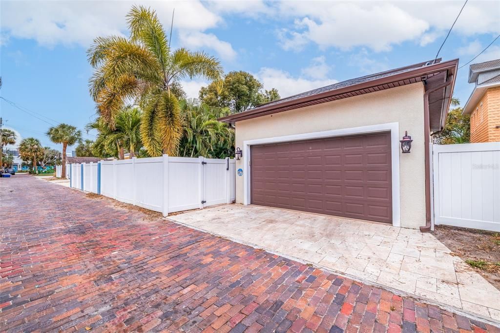 For Rent: $17,000 (4 beds, 5 baths, 4082 Square Feet)