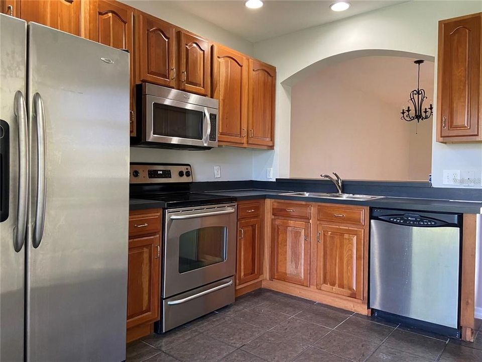 For Rent: $1,900 (2 beds, 2 baths, 1337 Square Feet)