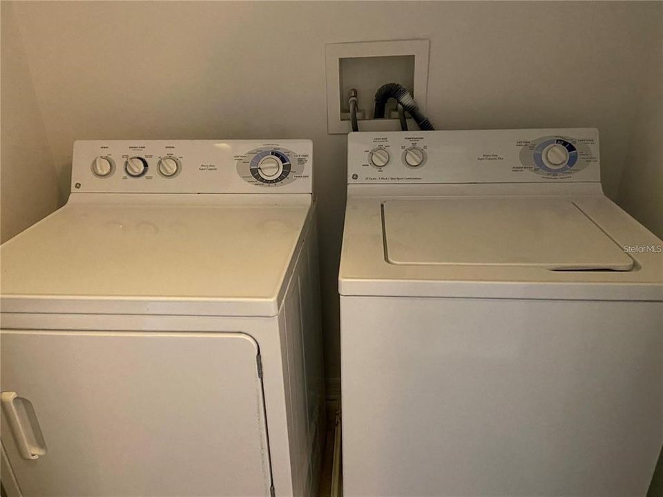 For Rent: $1,900 (2 beds, 2 baths, 1337 Square Feet)