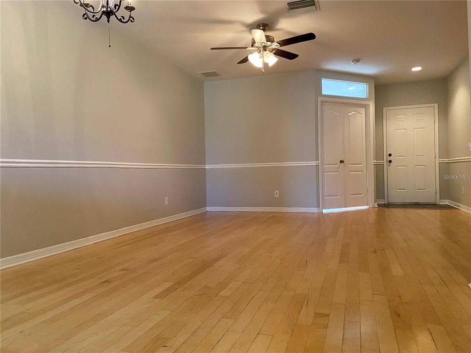 For Rent: $1,900 (2 beds, 2 baths, 1337 Square Feet)