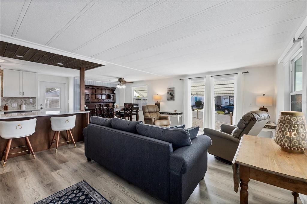 For Sale: $394,000 (2 beds, 2 baths, 1056 Square Feet)